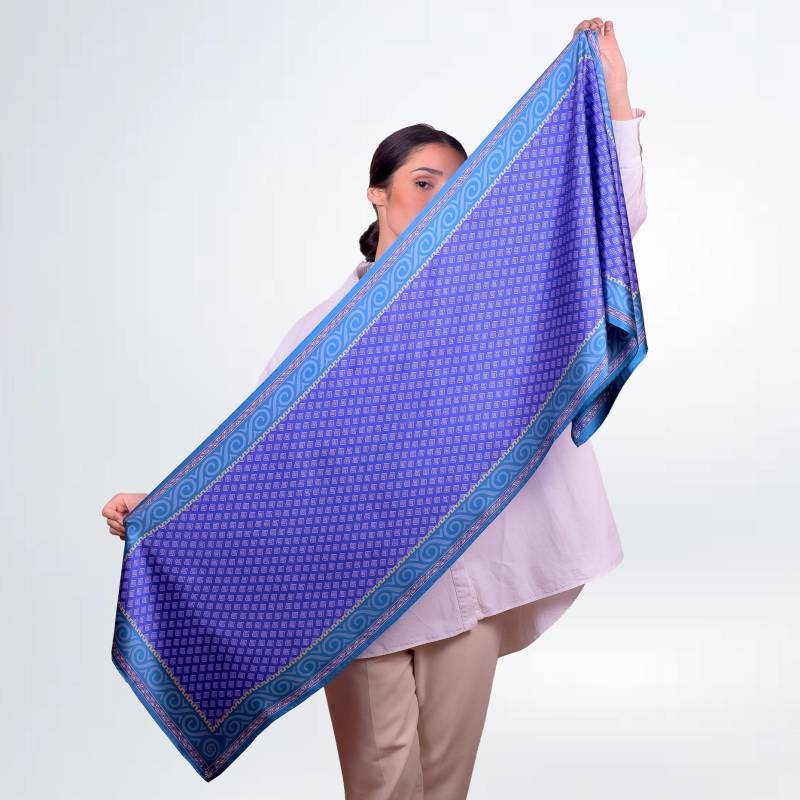 Handgefertigter Seidenschal, Blauer Schal, Frauenschal, Wickelschal, Sommerschal, Geschenk Für Sie, Aus 100% Reiner Seide in Griechenland Von Kalfas von AncientGreekScarves