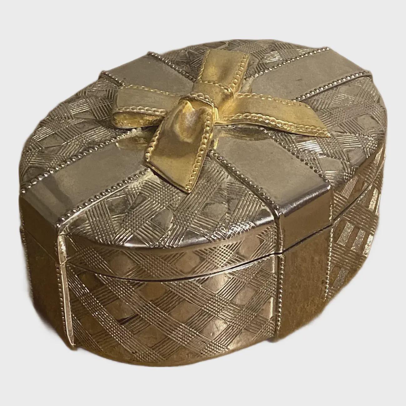 Frühes 20.jh. Dekorative Metall Trinket Box Frühes 20.jh. Dekorative Metall Trinket Box von AncientLoot