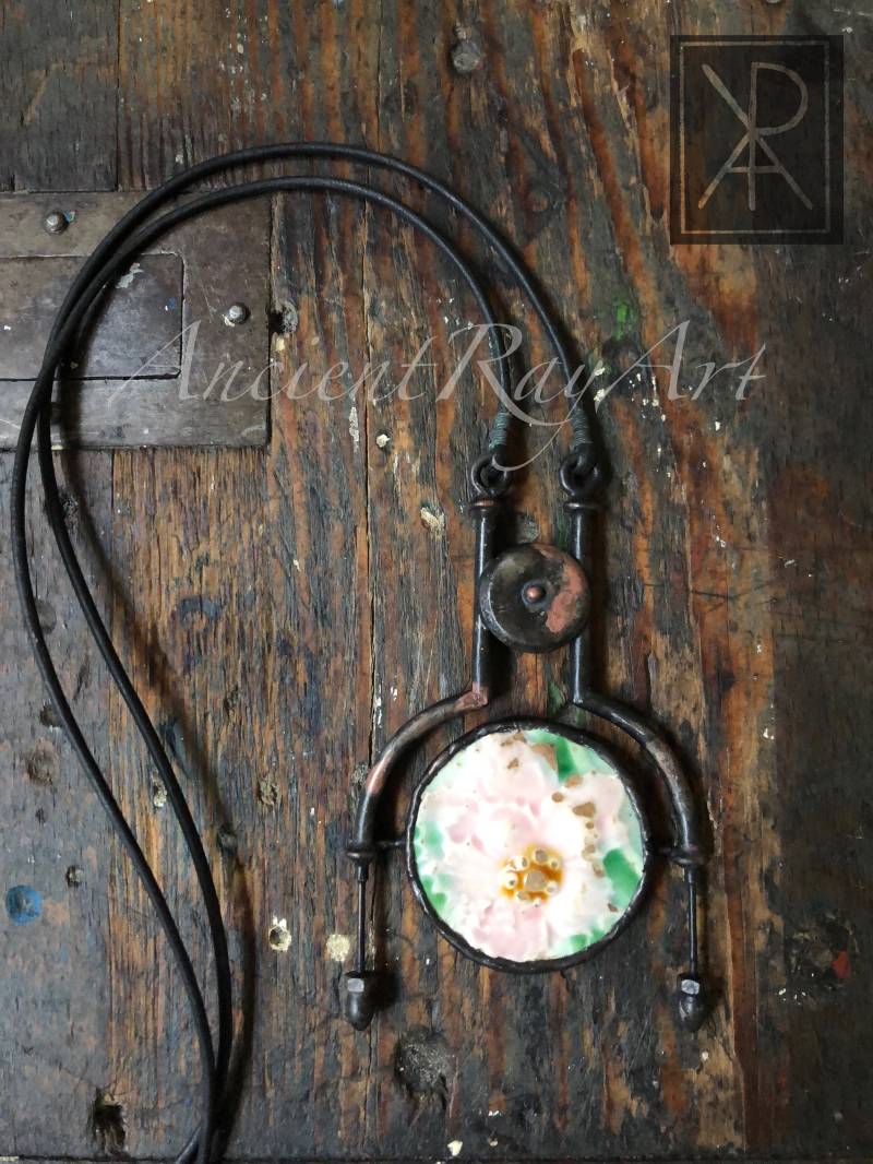 Die "Wind-Blume"/Einzigartige Handgefertigte Artisan Anhänger Antik Fayence Antike Zeit Halskette von AncientRayArt