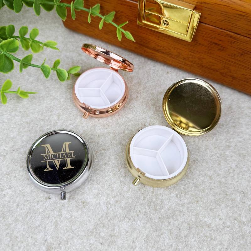 Custom Metal Pill Box, Round Medicine Organizer, Mint Container, Portable Kit, Compartment Container von AndRops