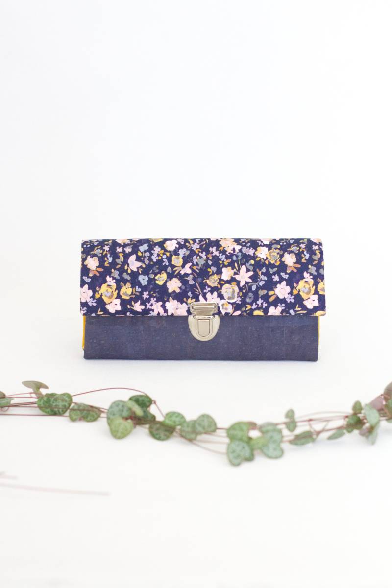 Geldbörse Portemonnaie Damen Blumen Blau Vegan Kork von AndnowDE