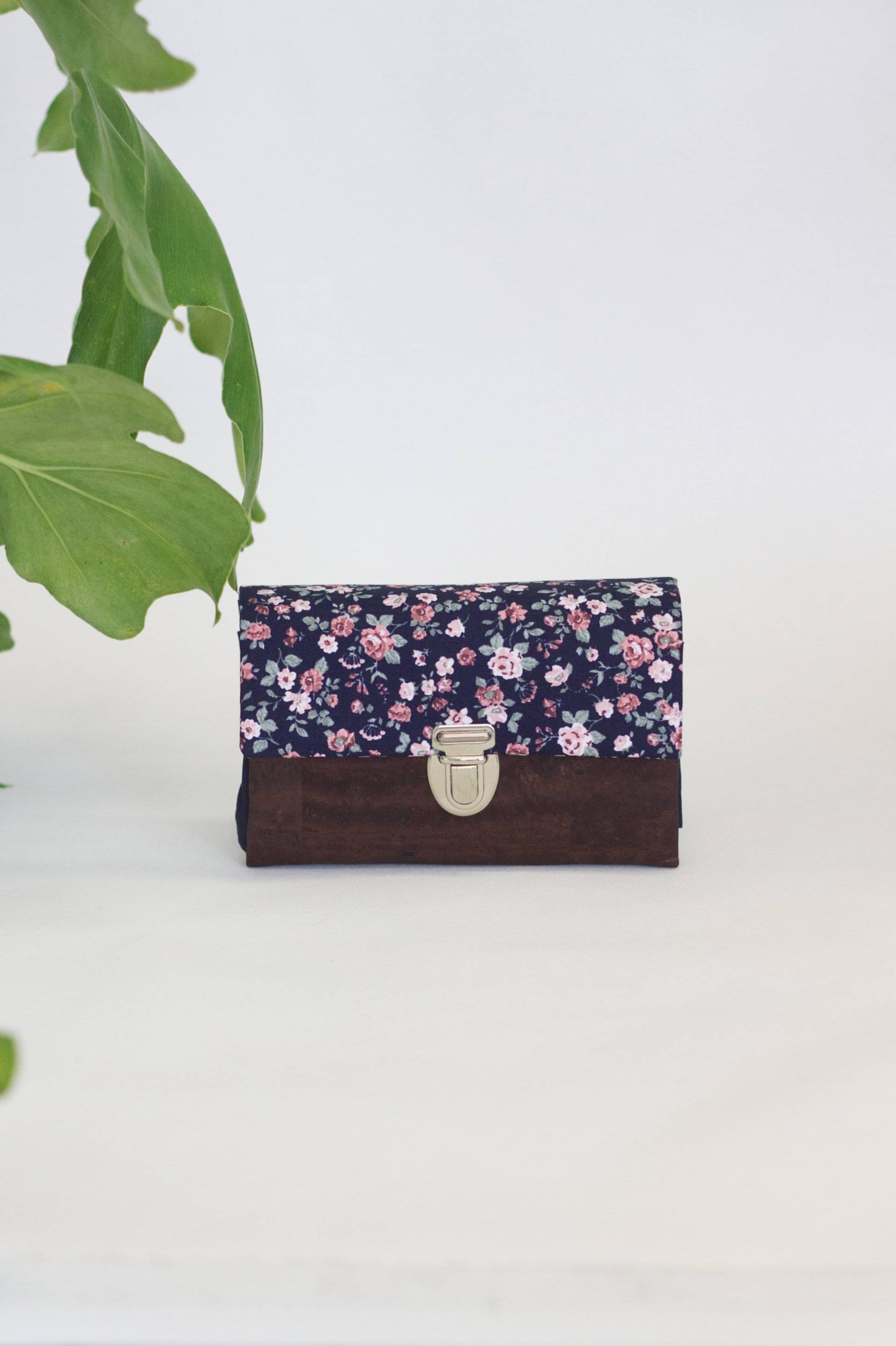 Kleines Portemonnaie Aus Kork, Mit Steckschloss, Damen, Blumen, Blau von AndnowDE