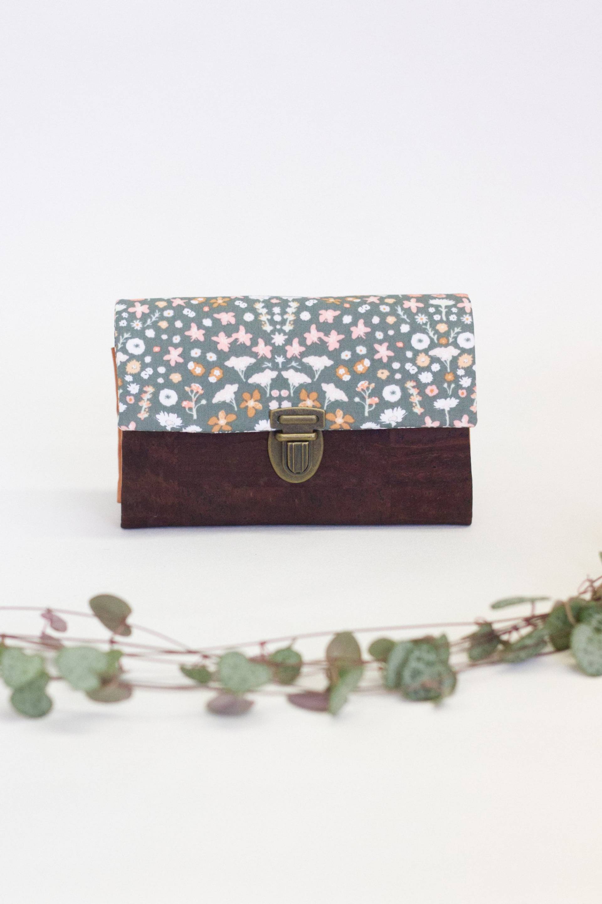 Kleines Portemonnaie Aus Kork, Mit Steckschloss, Damen, Blumen, Grau von AndnowDE