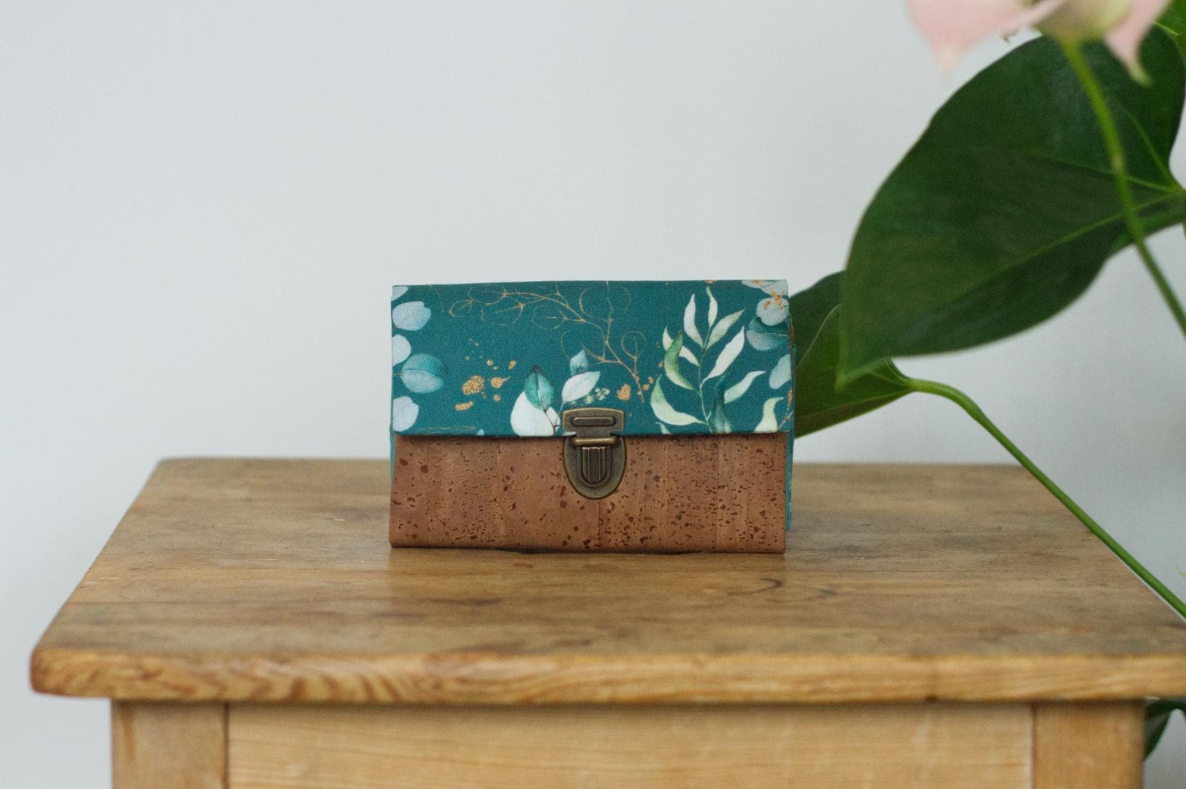 Kleines Portemonnaie Aus Kork, Mit Steckschloss, Damen, Türkis, Eukalyptus von AndnowDE