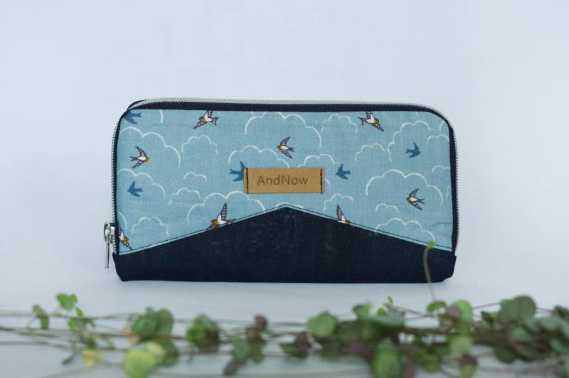 Portemonnaie Geldbeutel Damen Kork Vegan Schwalben Vögel Mynta Blau von AndnowDE