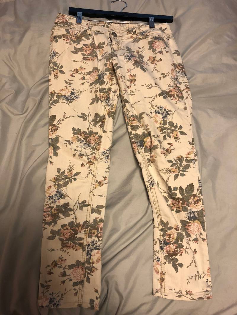 Rose Druck Der 1990Er Jahre Low Rise Jeans Größe 5 von AndreaReneeVintage