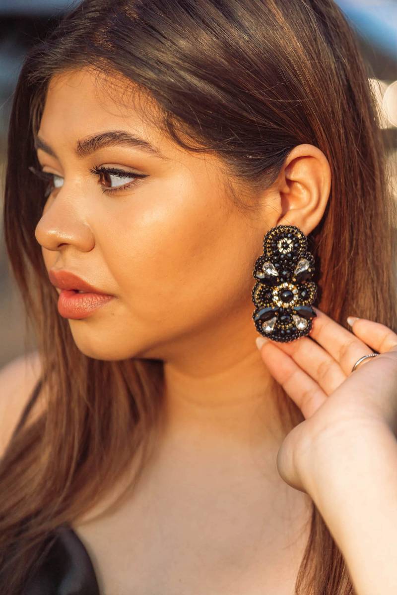 Elegante Schwarze Ohrringe, Date Night Handgemachte Schwarze Statement Abschlussball Festzug Ohrringe von AndreamBoutique