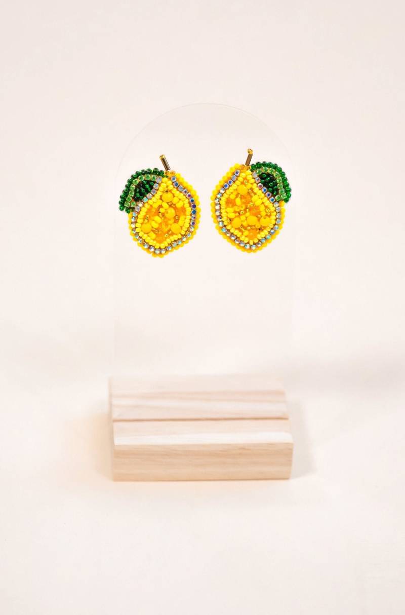 Mini Zitrone Ohrringe, Handgemachte Frucht Ohrstecker, Leichte Accessoires, Sommer Frühling Schmuck von AndreamBoutique