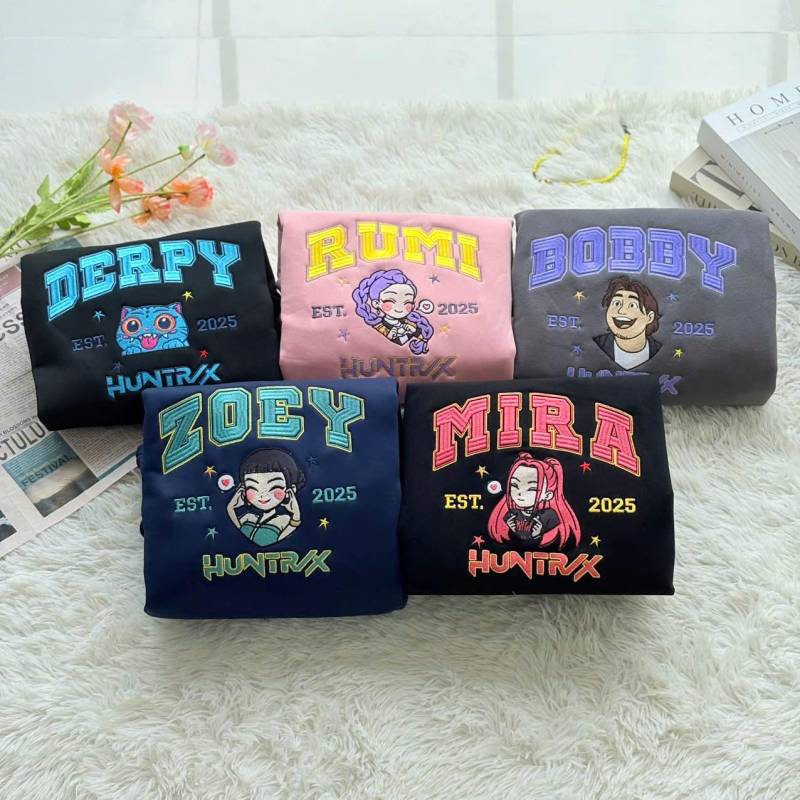 Embroidered Kpop Demon Hunter Huntrix Member Group Sweatshirt von AndreasAltmannStudio