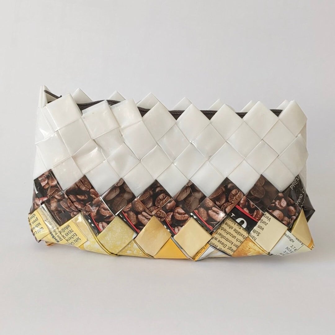 Kaffee Gestreift - Upcycled Handtasche Aus Plastik-Verpackungen Kaffee Gestreift - Upcycled Handtasche Aus Plastik-Verpackungen von AndreitaenBerlin