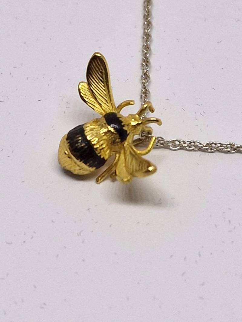 Biene, Hummel Anhänger Von Hand Aus Silber Vergoldet von AndrewODellJewellery
