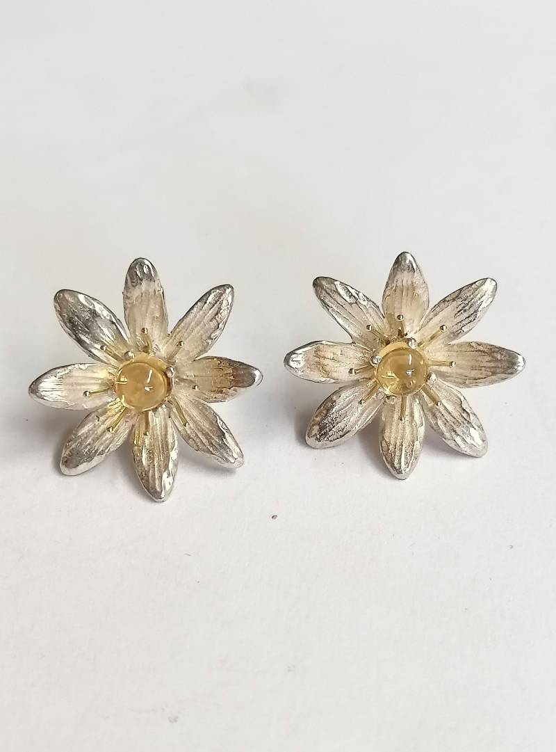 Celandine Ohrstecker Handgefertigt Aus Silber Set Mit Einem Citrin von AndrewODellJewellery