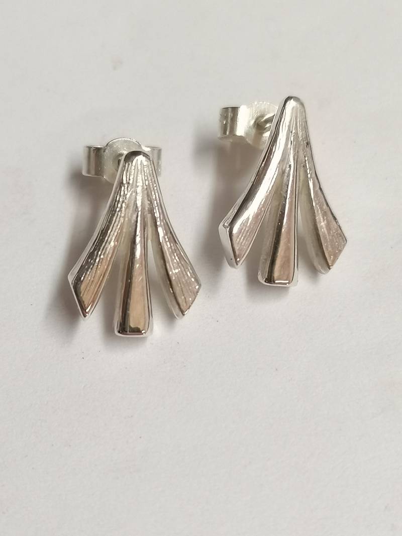 Immergrüne Ohrstecker in Silber von AndrewODellJewellery