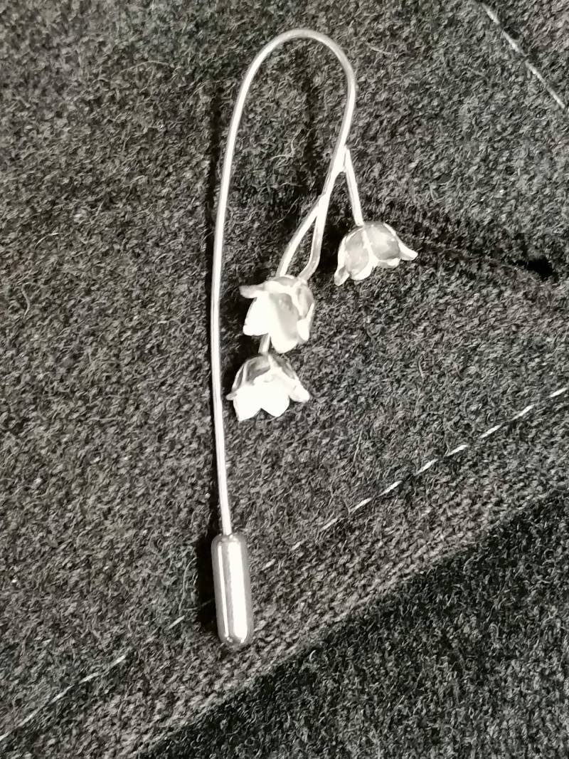 Maiglöckchen Anstecknadel Aus Sterlingsilber von AndrewODellJewellery