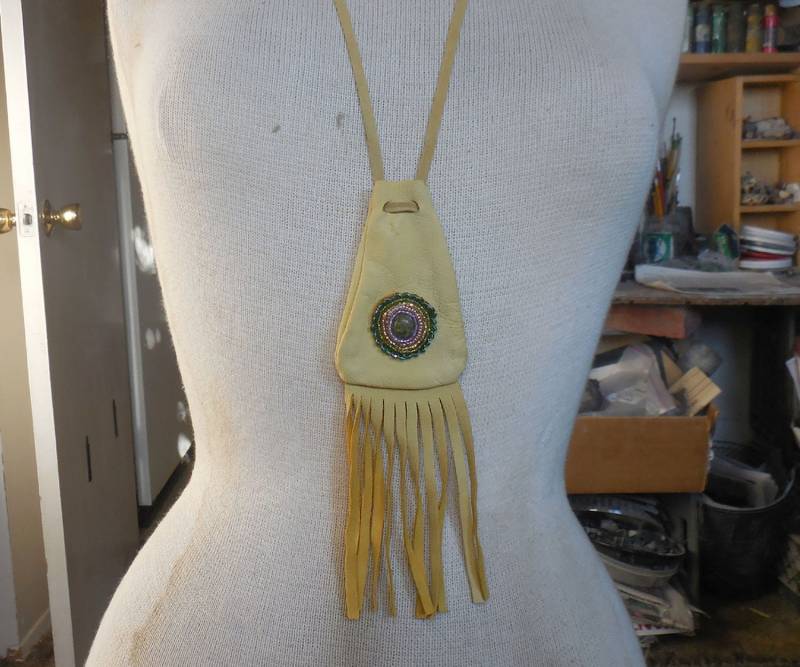 Unakit Gold Wildleder Perlen Fransen Beutel Tasche in Lila Kupfer Peridot Waldgrün 9, 7 X 6 cm | 3 5/8 "X 2 3/8" Medizintasche von AndromedaEnterprises