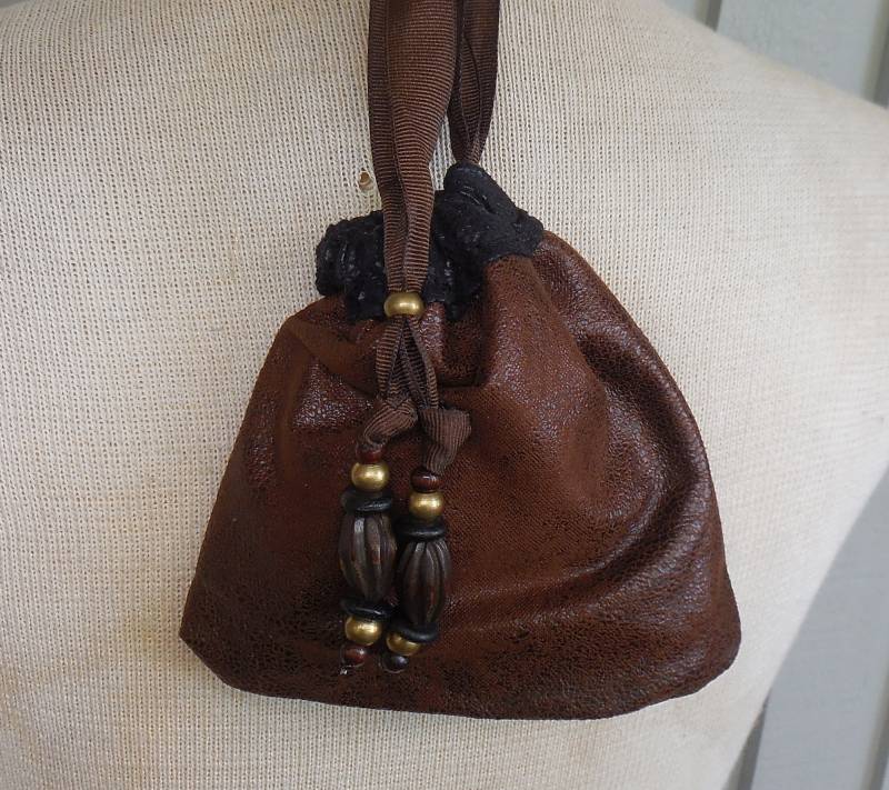 Wendbare Schwarz Braune Kunstleder Ultrasuede Tasche 14 X 13 cm. | 5 3/4 "X 5" Geschenk Medizin Andenken Wristlet Geldbörse Runen Beutel von AndromedaEnterprises