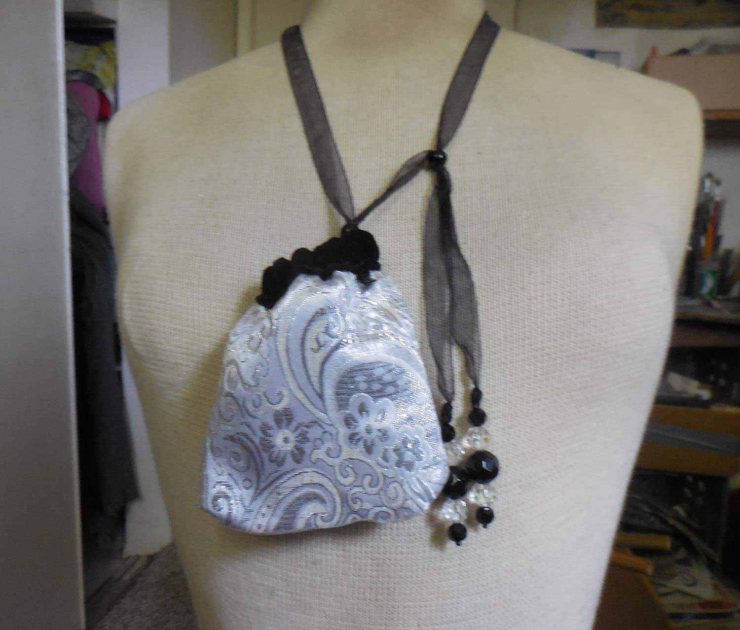Wendbare Schwarze Samt Silber Brokat Halskette Medium Größe 13, 5 X 9 cm. | 5 1/4 "X 3 3/8" Crystal Case Geldbörse Geschenk Tasche Verzauberte Etsy von AndromedaEnterprises