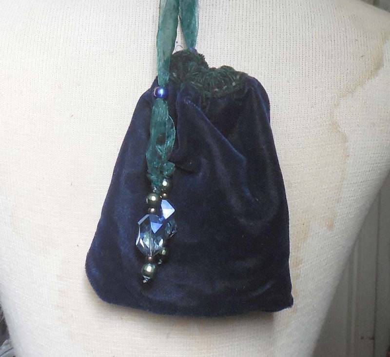 Wendbares Waldgrünes Marineblaues Samttäschchen Große Größe 16, 5 X 13 cm. | 6 1/2 "X 5" Runen Beutel Medizin Tasche Kristall Etui Verzaubert Etsy von AndromedaEnterprises