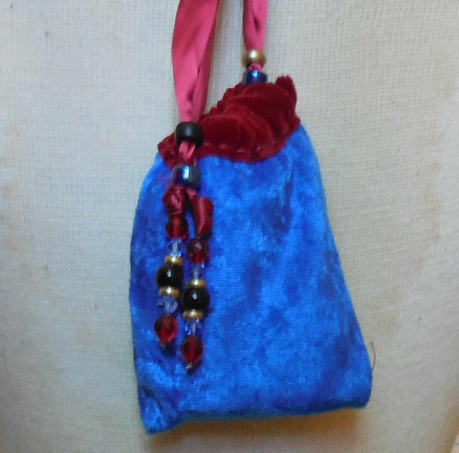Wende-Samtbeutel in Scarlet Red Royal Blue. | 4 3/8 "x 3 " Geschenk Medizin Kristall Fall Pfeifen Runen Beutel." von AndromedaEnterprises