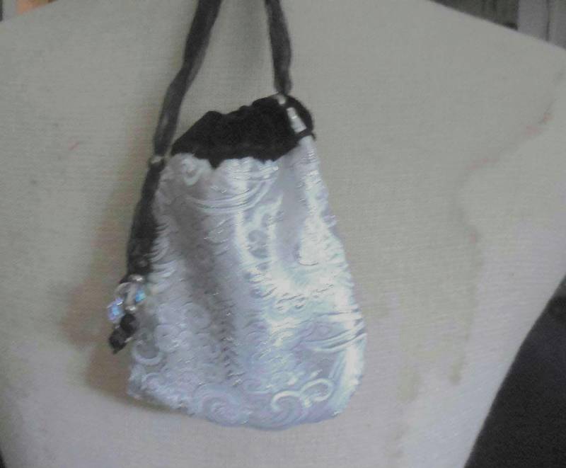 Wende-Schwarzer Samt-Silber-Brokat-Beutel Mittlere Größe 13 X 9 cm. | 5 1/8 "X 3 5/8 " Kristall Fall Armband Geldbörse Geschenk Tasche Etsy von AndromedaEnterprises