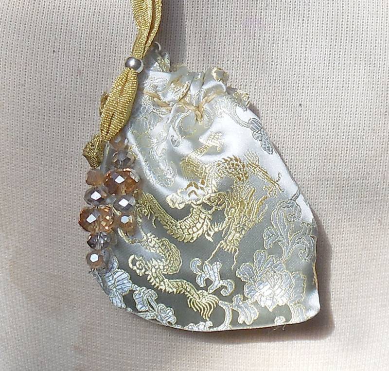 Wendebeutel Gold Silber Drachen Libelle Brokat Medium Größe 12, 5 X 10 cm. | 5 "X 4" Medizin Tasche Handgelenk Geschenk Verzaubert Etsy von AndromedaEnterprises