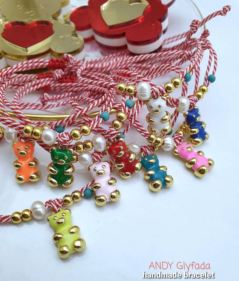 Handgemachtes Bär Emaille März Armband Mit Türkis Perle Und Goldperlen Elements in Baumwollkordel von AndyGlyfada