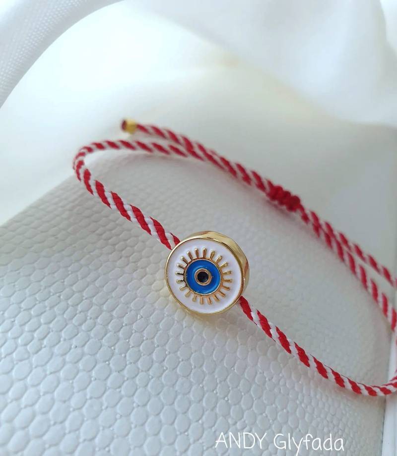 Handgemachtes März Evil Eye Armband Mit Perlen Elementen in Makramee Baumwollkordel von AndyGlyfada