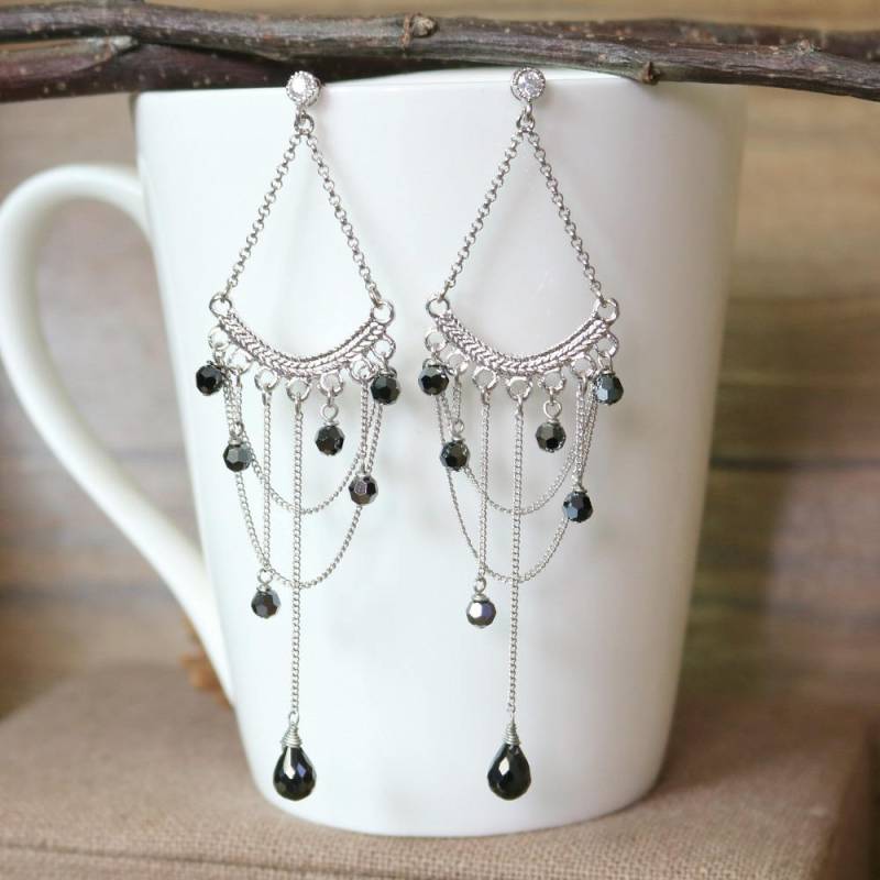 Schwarze Kristall - Und Ketten-Cluster-Ohrringe, Ohrhänger, Geschenk Für Sie, Hochzeitsschmuck, Brautohrringe, Ohrclips Schwarze Kristall - Und Ketten-Cluster-Ohrringe, Ohrhänger, Geschenk Für Sie, Hochzeitsschmuck, Brautohrringe, Ohrclips von Andybats