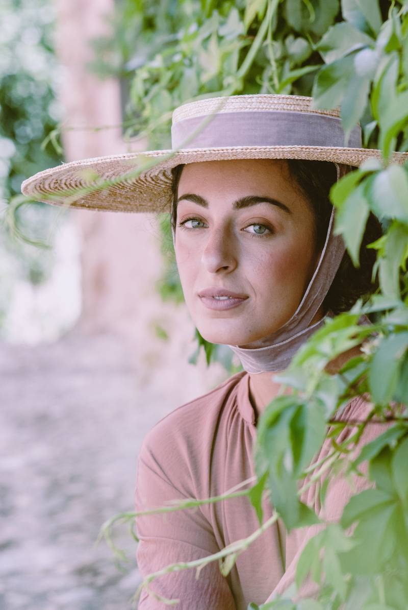 Breiter Rand Tilt Strohhut, Stroh Canotier Mit Weichem Rosa Samtband, Natürlicher Vogue Style Boater Hut Breiter Rand Tilt Strohhut, Stroh Canotier Mit Weichem Rosa Samtband, Natürlicher Vogue Style Boater Hut von AnedeCoco