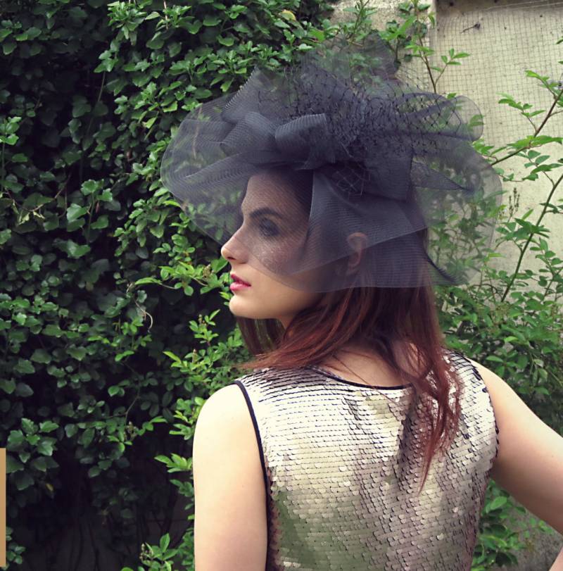 Schwarzes Crinoline Headpiece - Oversize Fascinator Für Sie Rennhüte Schwarze Schwarzes Crinoline Headpiece - Oversize Fascinator Für Sie Rennhüte Schwarze von AnedeCoco