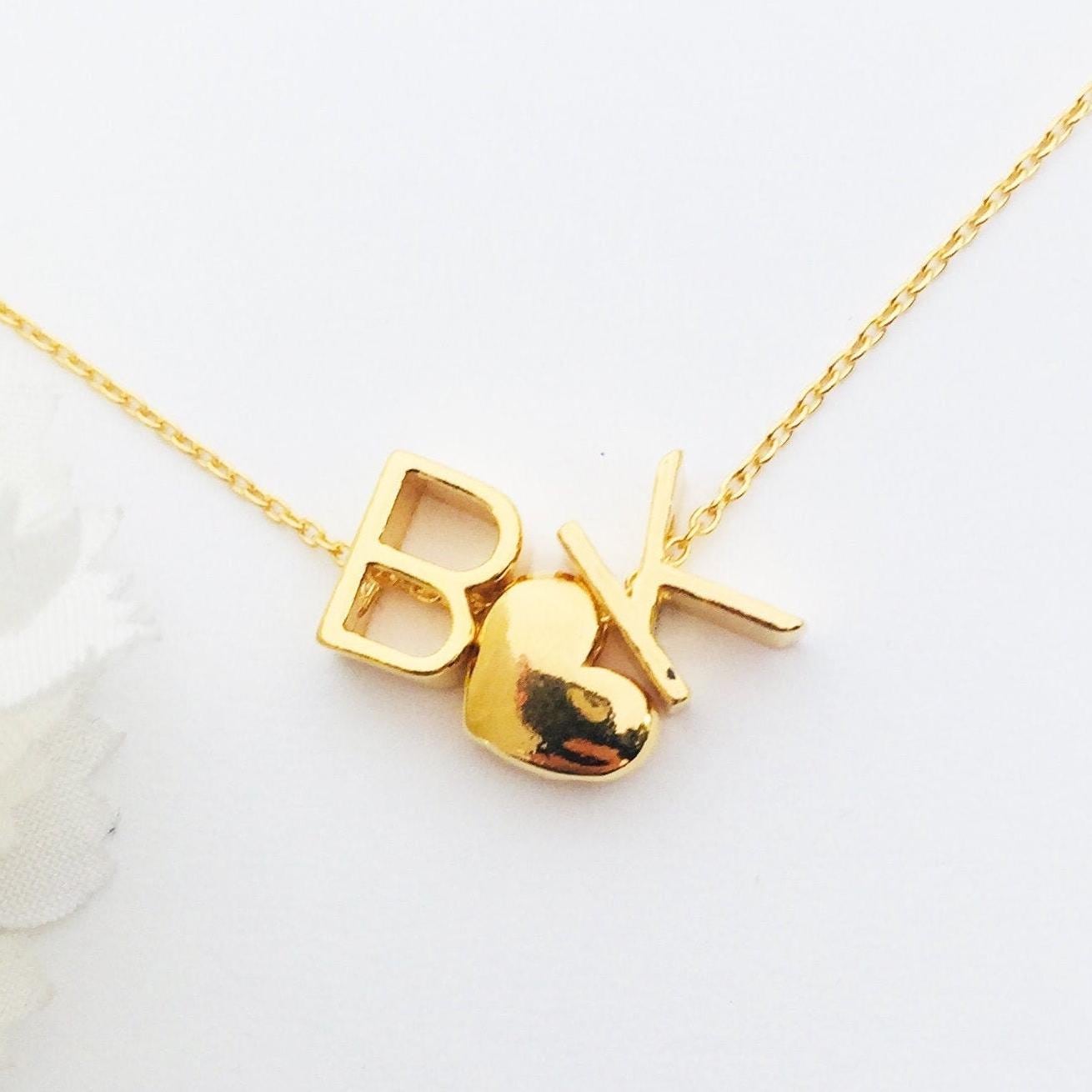 Goldbuchstabe Und Herz Halskette, Doppelte Initial Halskette Mit Herz, Geschenke Für Sie von AnemonAtelier