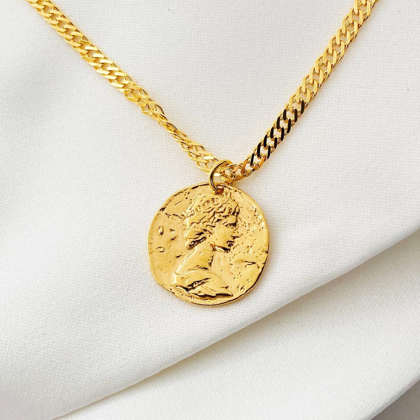 Goldmünze Medaillon Halskette, Disc Halskette Mit Frauen Gesicht, 24K Vergoldet Anhänger Geschenk Für Frau von AnemonAtelier