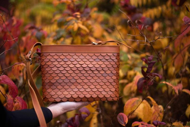 Echtes Leder Fischschuppentasche, Kameltasche, Handgemachte Handtasche Echtes Leder Fischschuppentasche, Kameltasche, Handgemachte Handtasche von AnemoneDream