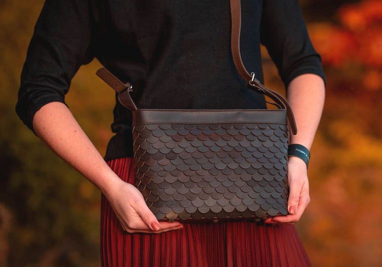 Fischschuppentasche Aus Echtem Leder, Schokoladenbraune Tasche, Handgefertigte Handtasche Fischschuppentasche Aus Echtem Leder, Schokoladenbraune Tasche, Handgefertigte Handtasche von AnemoneDream