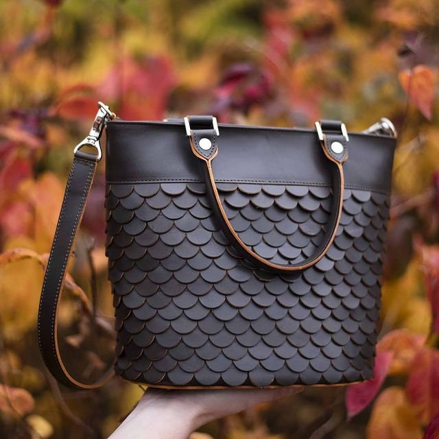 Fischschuppentasche Aus Echtem Leder, Schokoladenbraune Tasche, Handgefertigte Handtasche Fischschuppentasche Aus Echtem Leder, Schokoladenbraune Tasche, Handgefertigte Handtasche von AnemoneDream