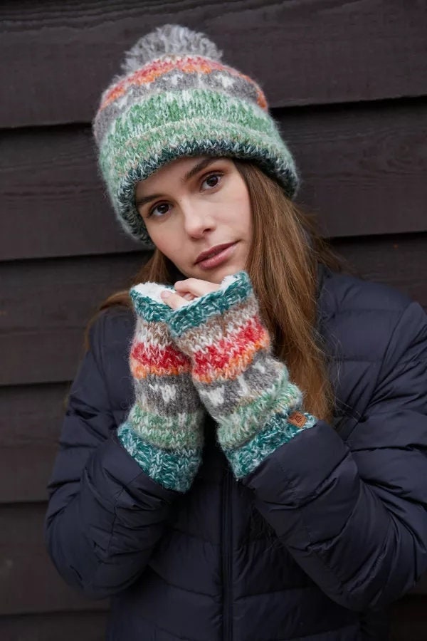 Set Handgestrickte Bommelmütze Und Handwärmer Aus Wolle - Natalie von AnemoneDream