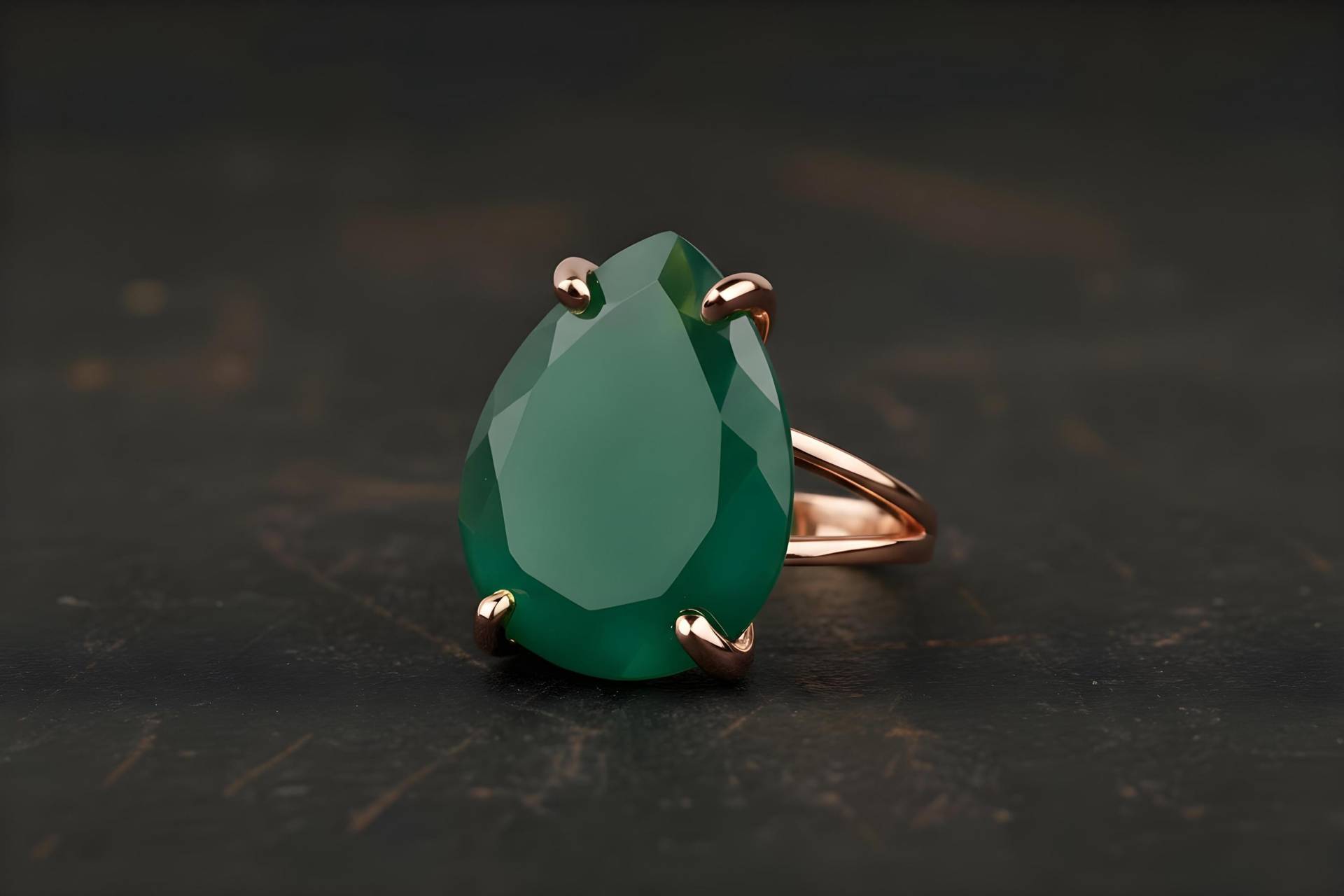 14K Roségoldring Grüner Onyxring Birnenring Edelsteinring Smaragdring Steinring Doppelbandring Prongring von AnemoneJewelry