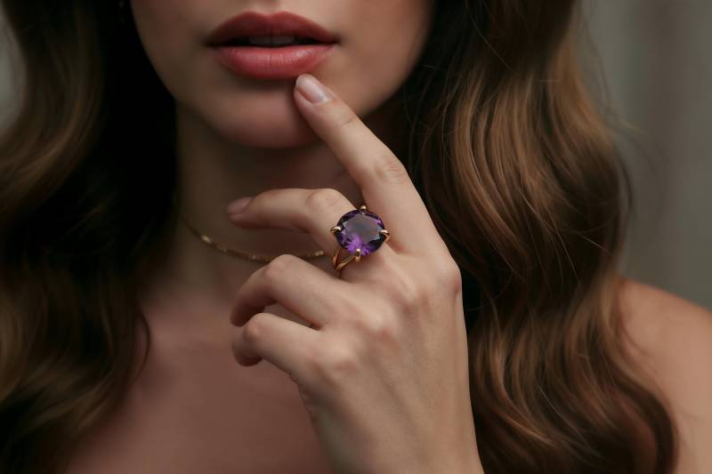 Amethyst Ring Goldring Edelstein Cocktail Februar Geburtsstein Lila Halbedelstein von AnemoneJewelry