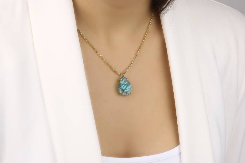 Atemberaubende Labradorit Halskette Gold Großer Anhänger Goldanhänger Prong Lange Geburtsstein von AnemoneJewelry