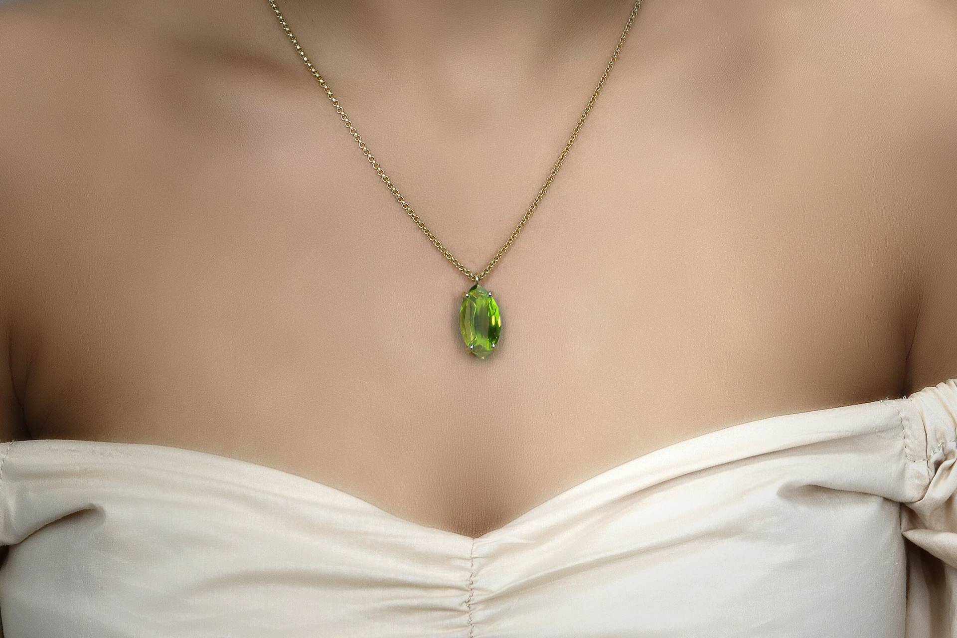 August Birthstone Peridot Halskette Marquise Form Anhänger Großer Gold Grüne Geschenke Für Frau von AnemoneJewelry