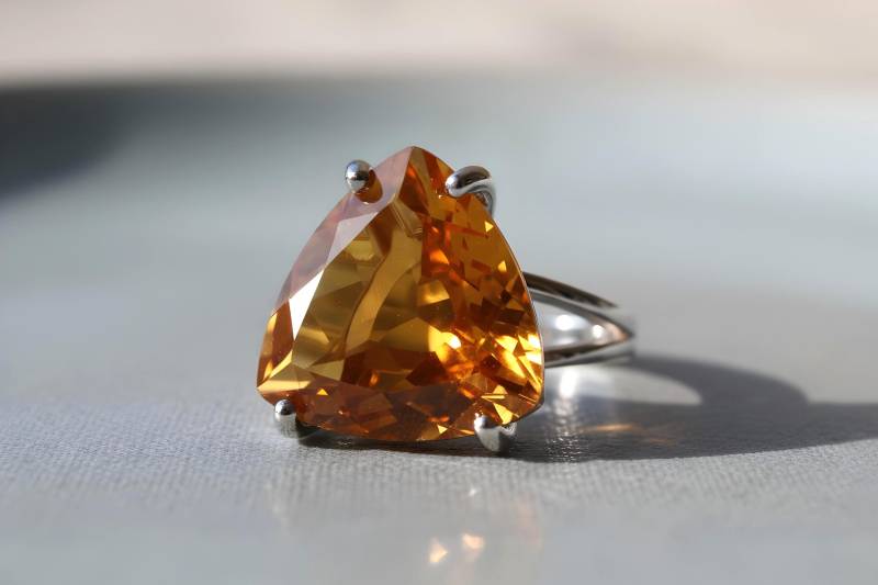 Dreieckiger Citrin Ring Silber Doppelbandring Prong Set Birthstone Brautring Für Frauen Brautjungfer Geschenk Schmuck von AnemoneJewelry