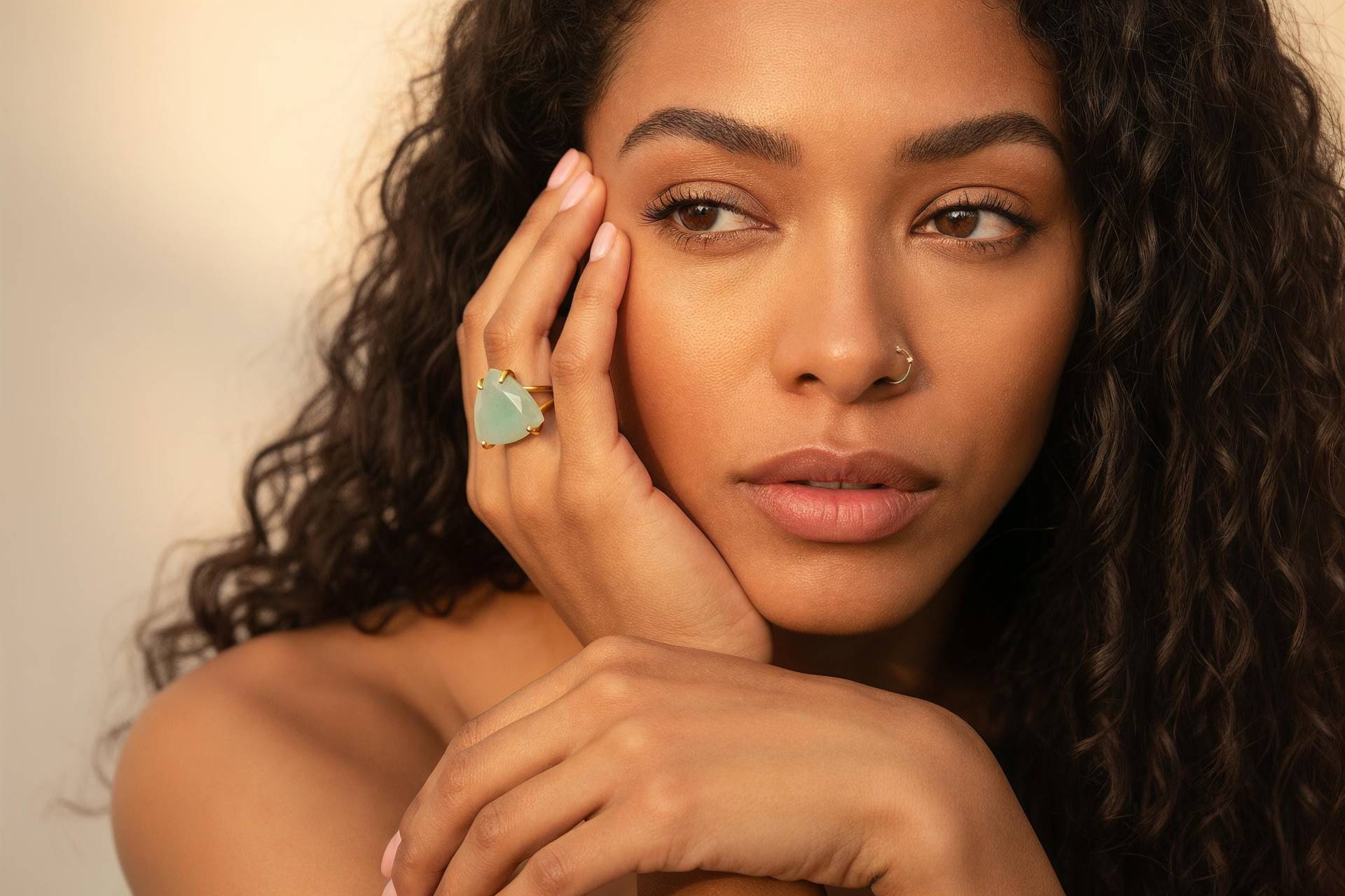 Gold Aquamarin Trillion Ring Edelstein Dreieck Schnitt März Birthstone Schmuck Handgemachter Goldring Erklärung Blauer Stein von AnemoneJewelry