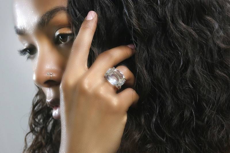 Kristall Quarz Ring Silber Klarquarz Reflektierender Kristallring Edelsteinring Facettierter Ovaler von AnemoneJewelry