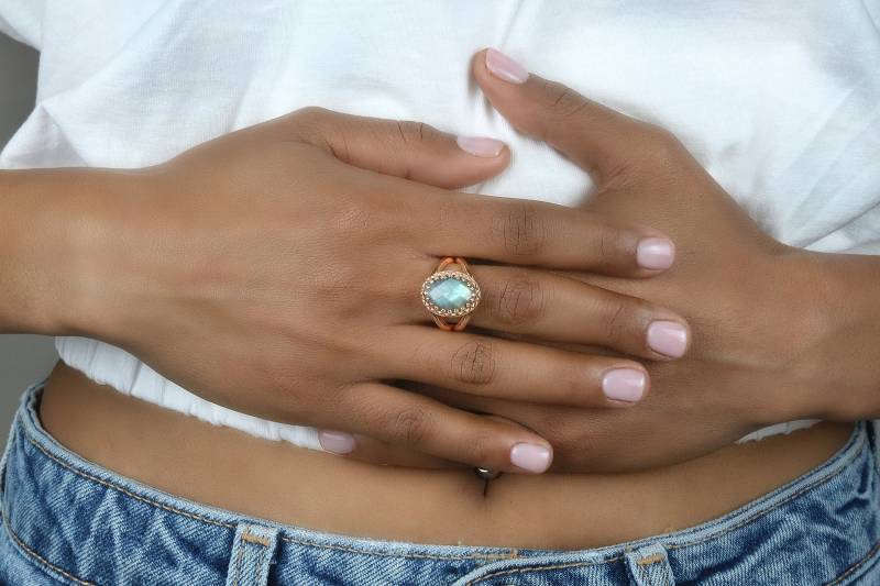 Labradorit Ring Rose Gold Bling Blue Flash Oval Edelstein Rotgold Schmuck von AnemoneJewelry