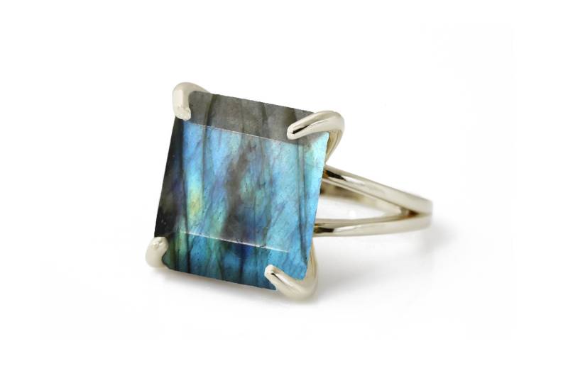 Labradorit Ring Smaragdschliff Halbedelstein Energie Multi Farbe Stein Edelstein von AnemoneJewelry