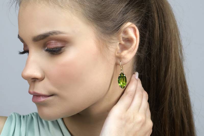 Lange Peridot-Ohrringe Im Marquise-Schliff - August Birthstone Grüne Edelstein-Ohrringe Handgemachte Goldohrringe Für Damen von AnemoneJewelry