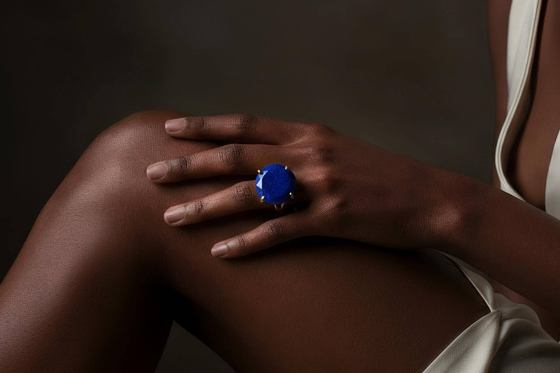 Lapis Lazuli Goldring Blauer Edelstein Ring Rundschliff Statement Handgemachter Gold Cocktail Benutzerdefinierte Schmuck Lapis Lazuli Goldring Blauer Edelstein Ring Rundschliff Statement Handgemachter Gold Cocktail Benutzerdefinierte Schmuck von AnemoneJewelry
