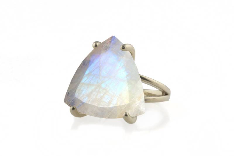 Mondstein Ring Trillion Geschliffener Sterling Silber Schmuck Dreieckiger Weißer Stein Regenbogen von AnemoneJewelry