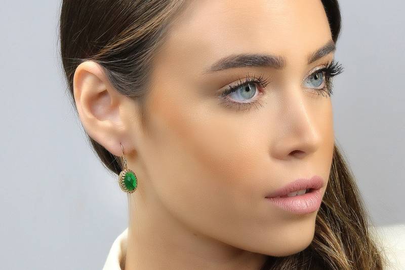 Oval Baumeln Smaragd Ohrringe Grüne Mai Birthstone Gold 18K Edelstein Spitze von AnemoneJewelry