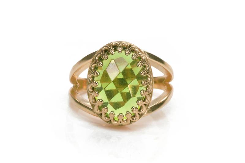 Peridot Ring Geburtsstein Roségold Rotgold Grüner Edelstein Oval Kundenring August von AnemoneJewelry